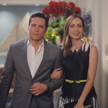 Revenge: Nick Wechsler e Courtney Ford in una scena dell'episodio Atonement 