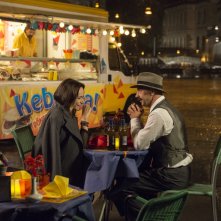 Aldo Bagio e Francesca Neri in una scena de Il ricco, il povero e il maggiordomo