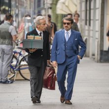 Il ricco, il povero e il maggiordomo: Giovanni e Giacomo in una scena