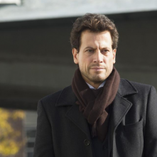 Forever: l'attore Ioan Gruffudd in una scena dell'episodio intitolato Skinny Dipper