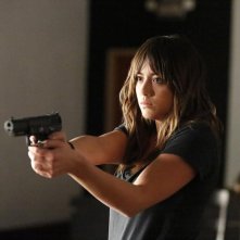 Agents of S.H.I.E.L.D.: l'attrice Chloe Bennet in una scena della puntata What They Become