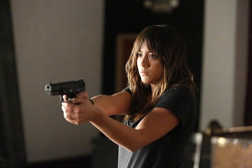 Agents of S.H.I.E.L.D.: l'attrice Chloe Bennet in una scena della puntata What They Become