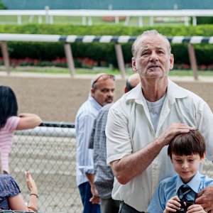 St. Vincent: Bill Murray e Jaeden Lieberher all'ippodromo in una scena