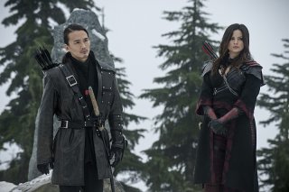 Arrow: Karl Yune e Katrina Law in The Climb