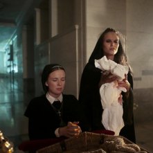 Constantine: Claire van der Boom in una scena dell'episodio The Saint of Last Resorts (1)