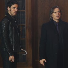 C'era una volta: gli attori Colin O'Donoghue e Robert Carlyle in una scena dell'episodio Heroes and Villains