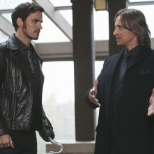 C'era una volta: Colin O'Donoghue e Robert Carlyle in Heroes and Villains