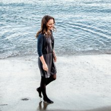 Knight of Cups: Natalie Portman e Christian Bale sulla battigia