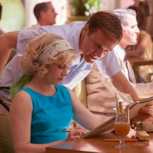 Big Eyes: Amy Adams con Christoph Waltz in una scena del film diretto da Tim Burton