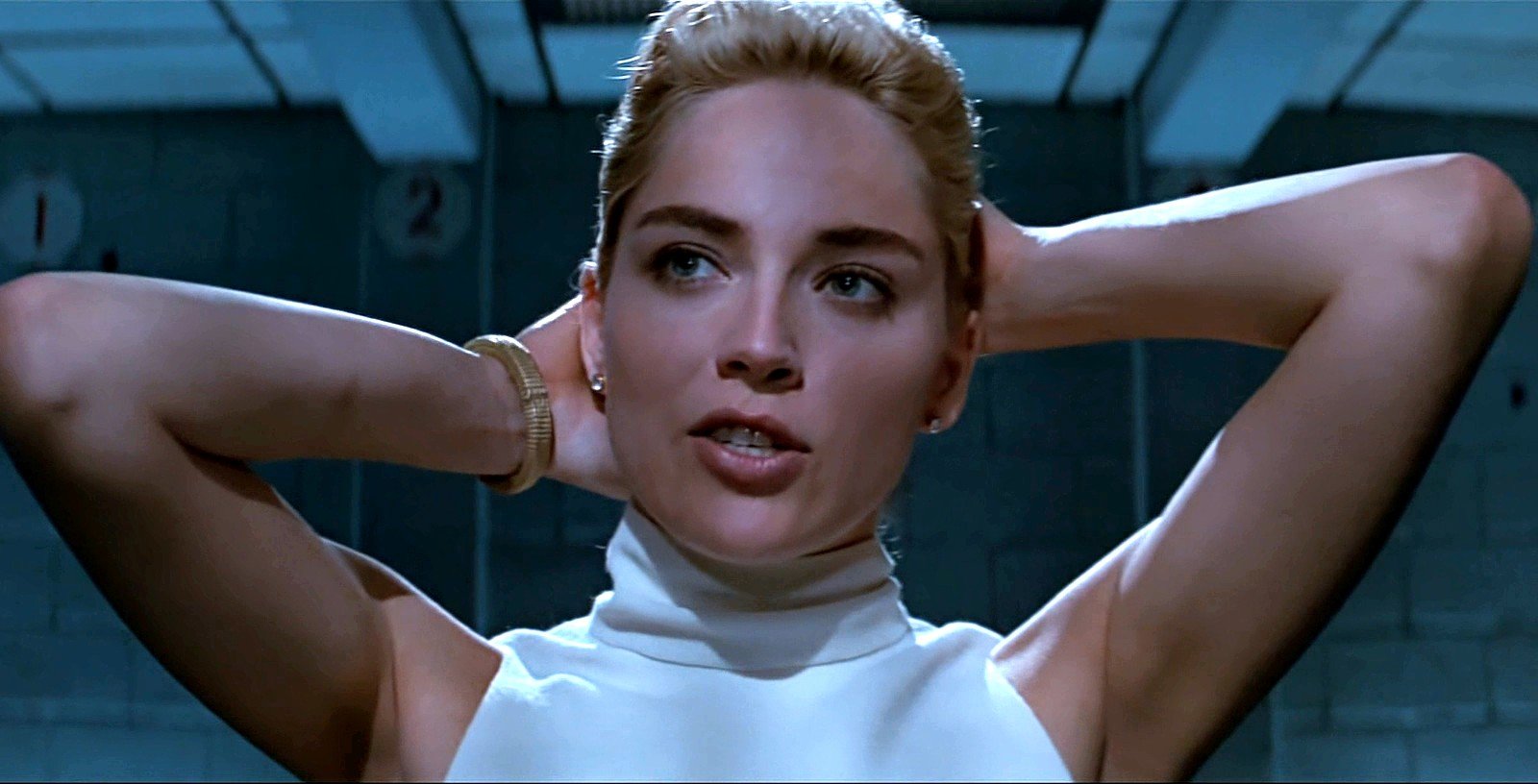 Sharon Stone in una scena di Basic Instinct