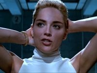 Basic Instinct, Sharon Stone: 'Un produttore mi consigliò di andare a letto con la mia co-star'