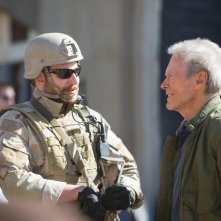 American Sniper: Bradley Cooper insieme a Clint Eastwood in una foto dal set