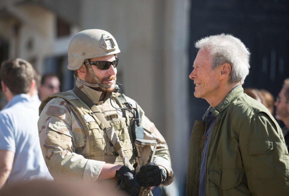 American Sniper: Bradley Cooper insieme a Clint Eastwood in una foto dal set