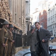 The Imitation Game: Benedict Cumberbatch nei panni di Alan Turing in una scena del film