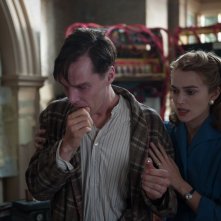 The Imitation Game: Benedict Cumberbatch con Keira Knightley in un drammatico momento del film