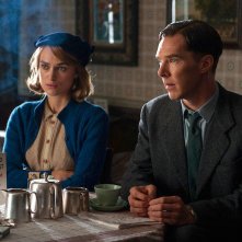 The Imitation Game: Benedict Cumberbatch e Keira Knightley in una scena del film