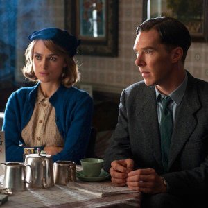 The Imitation Game: Benedict Cumberbatch e Keira Knightley in una scena del film