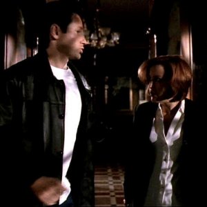 X-Files: David Duchovny e Gillian Anderson nella puntata intitolata Fantasmi