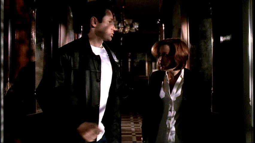X-Files: David Duchovny e Gillian Anderson nella puntata intitolata Fantasmi