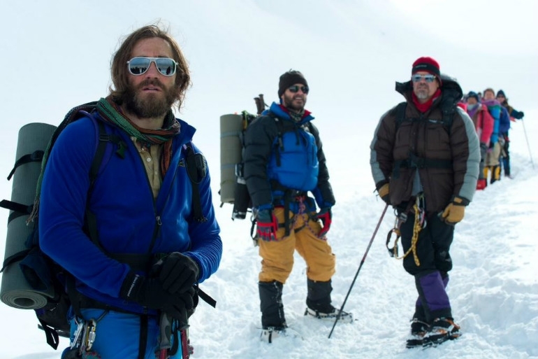 Everest: Jake Gyllenhaal e Jason Clarke in tenuta alpinistica in mezzo alla neve