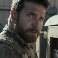 American Sniper: Bradley Cooper nei panni del Navy Seal Chris Kyle in una scena del film