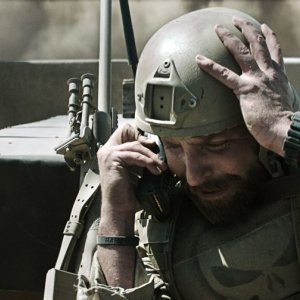 American Sniper: Bradley Cooper in una drammatica scena del film