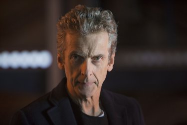 Doctor Who: il protagonista Peter Capaldi in una scena di Last Christmas