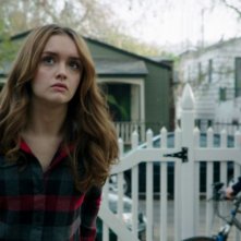 Ouija: Olivia Cooke con Daren Kagasoff in una scena del film horror