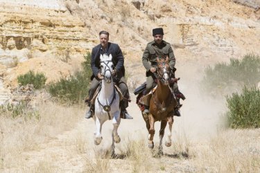 The Water Diviner: Russell Crowe con Yilmaz Erdogan a cavallo in una scena del dramma storico