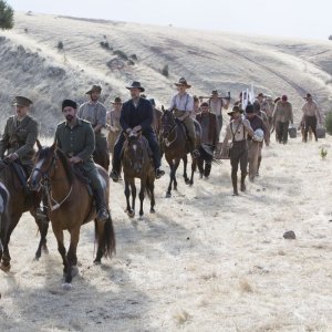 The Water Diviner: Russell Crowe con Yilmaz Erdogan e Cem Yilmaz in una scena