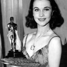 Vivien Leigh con l'Oscar ricevuto per il ruolo di Scarlet O'Hara in Via col vento