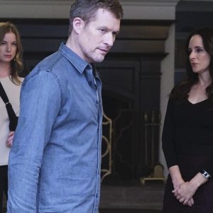 Revenge: Emily VanCamp, James Tupper e Madeleine Stowe in Epitaph