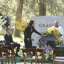 Revenge: Karine Vanasse, James Tupper e Madeleine Stowe in Epitaph