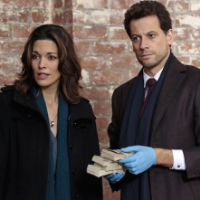 Forever: i protagonisti Alana De La Garza e Ioan Gruffudd in The Wolves of Deep Brooklyn