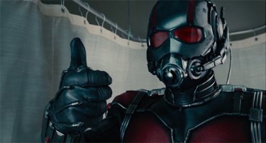 Ant-Man: Paul Rudd avvolto nel costume da uomo formica