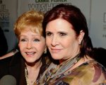 Carrie Fisher presenta il SAG Award alla carriera a Debbie Reynolds