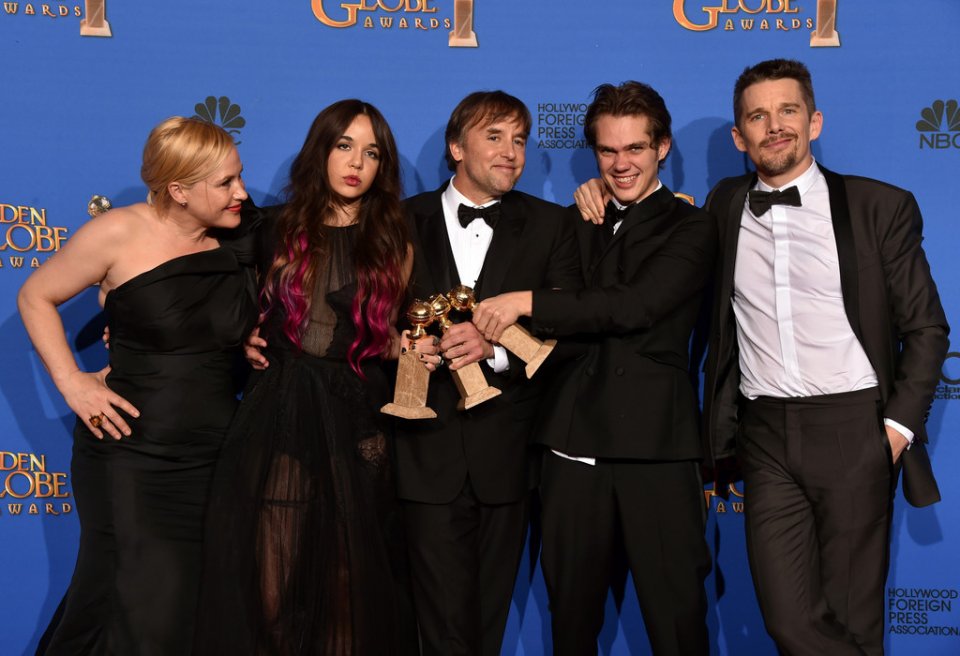 Cast e regista di Boyhood con i premi vinti ai Golden Globes 2015