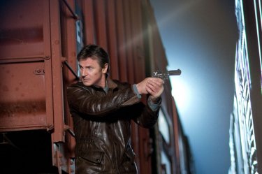 Run All Night: Liam Neeson in una scena action del film