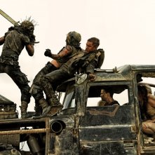 Mad Max: Fury Road, Tom Hardy con Charlize Theron in una concitata scena del film