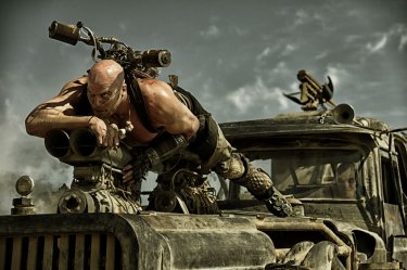Mad Max: Fury Road, lo statuario Nathan Jones in una scena del film