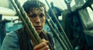 In the Heart of the Sea: Tom Holland impaurito in una scena del film