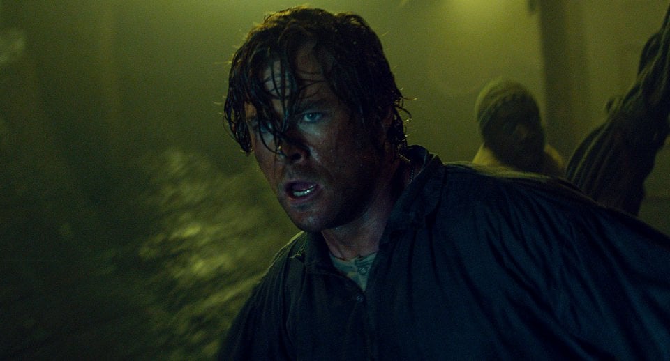 In the Heart of the Sea: Chris Hemsworth in un drammatico momento del film