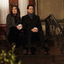 Forever: i protagonisti Alana De La Garza e Ioan Gruffudd in Diamonds Are Forever 