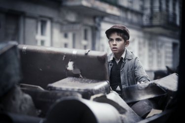 Corri ragazzo corri: il piccolo Jurek in una scena del film drammatico