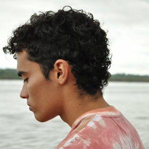 Mateo: Carlos Hernandez in una scena del film