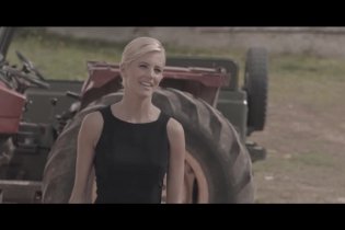 Clip 'Liz Solari 2' - Sei mai stata sulla Luna?