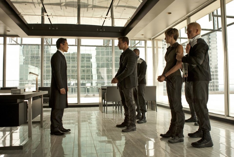 Daniel Dae Kim, Shailene Woodley e Theo James in una scena di The Divergent Series: Insurgent