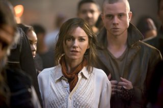The Divergent Series: Insurgent - Naomi Watts con Jonny Weston in una scena del film