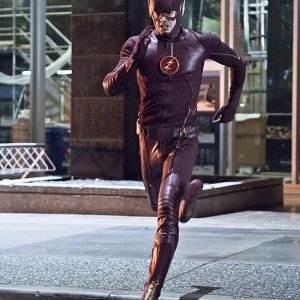 The Flash: l'attore Grant Gustin in Revenge of the Rogues
