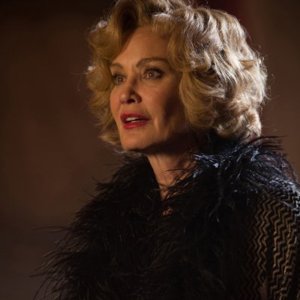 American Horror Story Freak Show: Jessica Lange nella puntata Curtain Call
